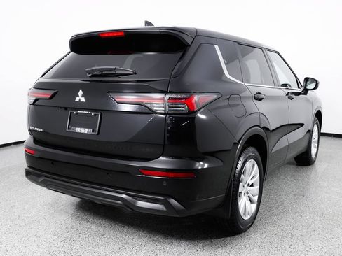 Used 2025 Mitsubishi Outlander ES FWD image 8