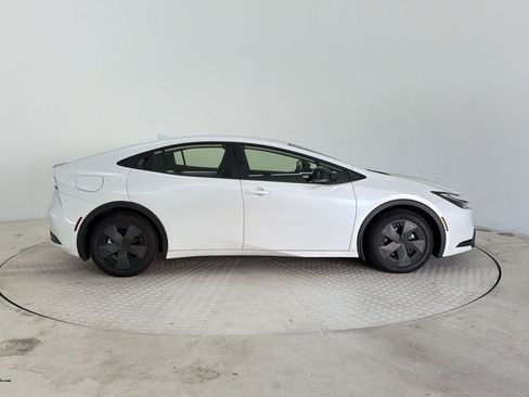 Used 2024 Toyota Prius Prime FWD image 8