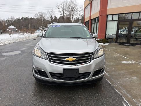 Used 2015 Chevrolet Traverse LT image 2
