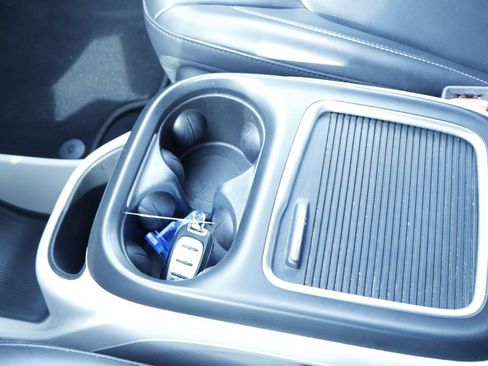 Certified 2023 Chrysler Pacifica Touring-L FWD image 30