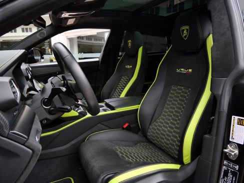 Used 2022 Lamborghini Urus image 18