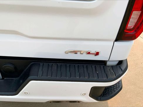 Used 2024 GMC Sierra 1500 AT4 w/ Technology Package AWD/4WD image 9