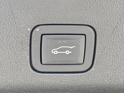 Used 2023 GMC Yukon XL Denali Ultimate AWD/4WD image 33
