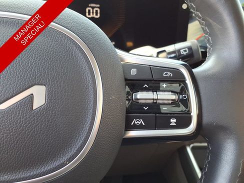 Used 2025 Kia Carnival LXS FWD image 17