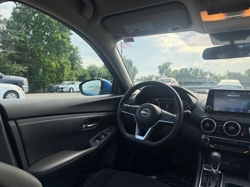 Used 2025 Nissan Sentra SV FWD image 28