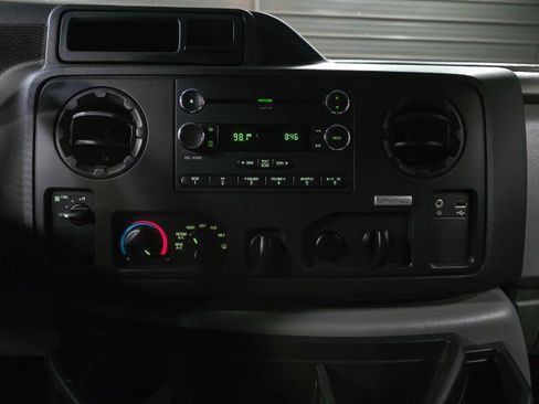 Used 2019 Ford E-450 and Econoline 450 Super Duty image 22