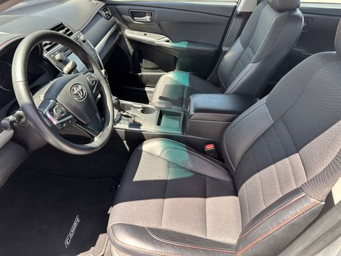 Used 2016 Toyota Camry SE FWD image 5