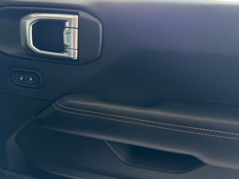 Used 2025 Jeep Wrangler Unlimited Sahara image 20