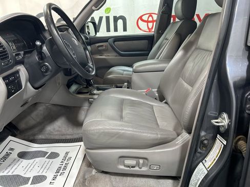 Used 2004 Toyota Land Cruiser image 25