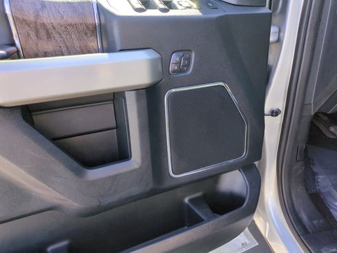 Used 2019 Ford F250 Lariat w/ Chrome Package image 13