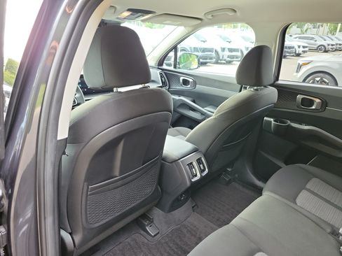 Certified 2024 Kia Sorento LX FWD image 16
