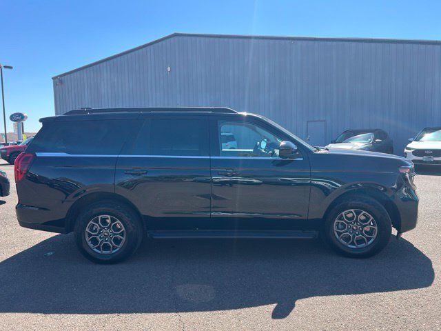 Used 2025 Ford Expedition Active AWD/4WD image 6