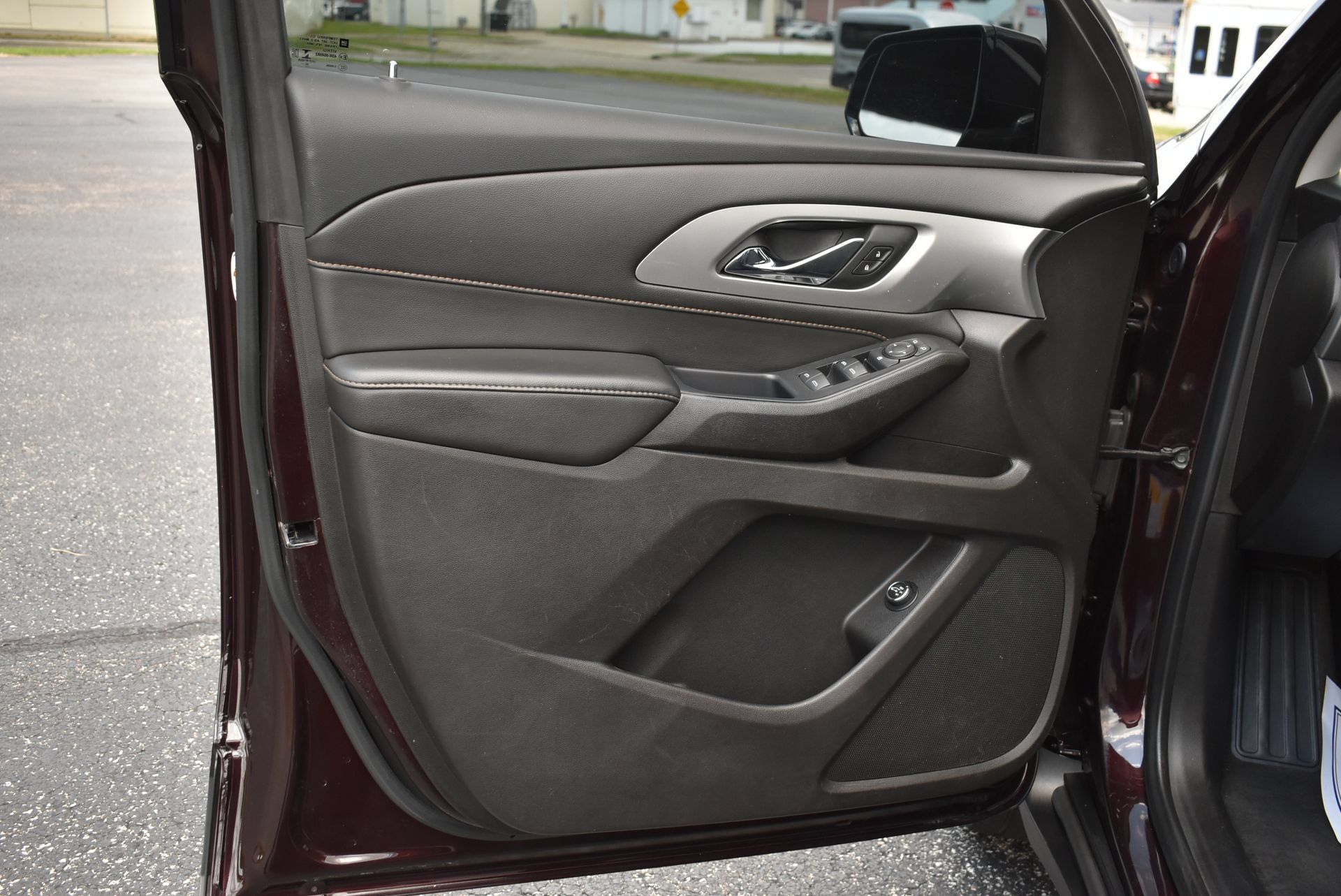 Used 2021 Chevrolet Traverse LT FWD image 12