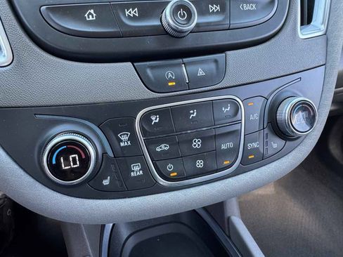 Used 2021 Chevrolet Malibu LT FWD image 28