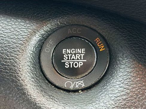 Used 2020 Jeep Cherokee Limited FWD image 35