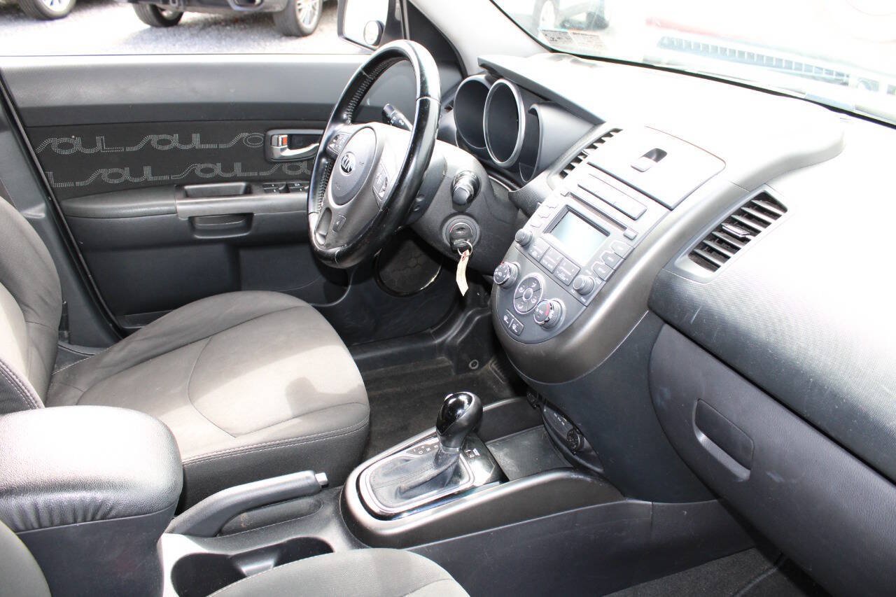 Used 2013 Kia Soul + FWD image 22