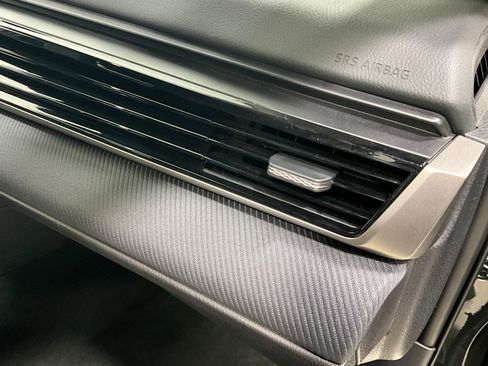 Used 2025 Toyota Camry SE image 16