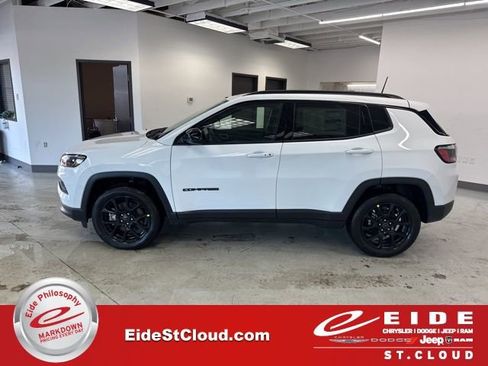 New 2026 Jeep Compass Latitude image 4