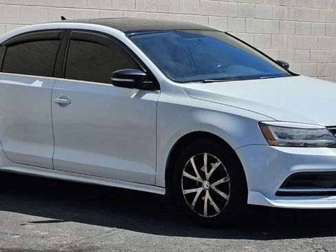 Used 2017 Volkswagen Jetta SE FWD image 7