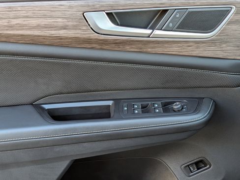 Used 2024 Volkswagen Atlas SEL image 16