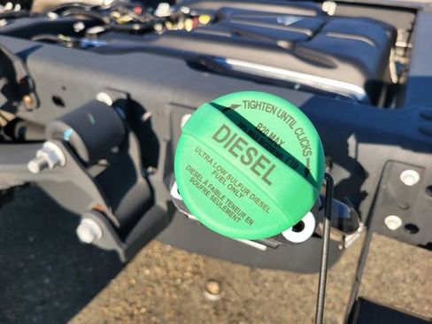 New 2025 Ford F550 4x4 SuperCab Super Duty image 13