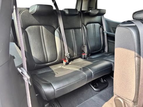 Used 2024 Jeep Wagoneer Series II w/ Flexible Seating Group AWD/4WD image 32
