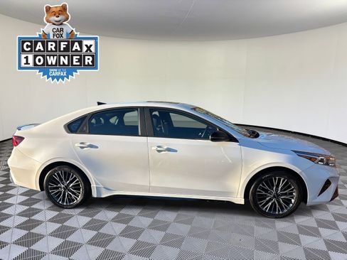 Used 2023 Kia Forte GT-Line w/ GT-Line Premium Package image 2