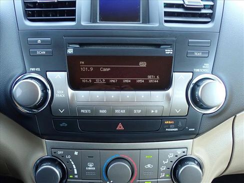 Used 2012 Toyota Highlander 4WD w/ Tech Pkg image 18