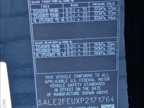 Used 2023 Land Rover Defender 130 X-Dynamic SE image 27