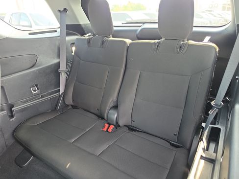 Used 2023 Ford Explorer XLT RWD image 13