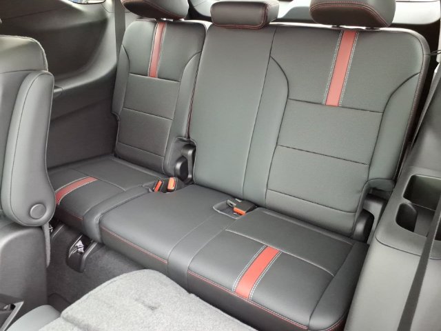 New 2027 Chevrolet Traverse RS w/ LPO, Floor Liner Package AWD/4WD image 10