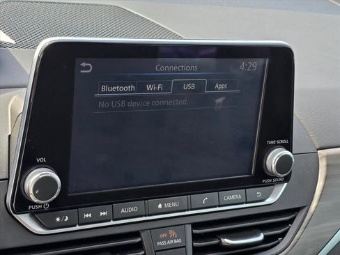 Used 2025 Nissan Altima 2.5 SV FWD image 21