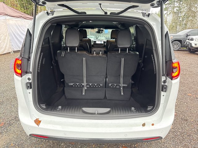 New 2026 Chrysler Pacifica Select w/ S Appearance Package FWD image 13