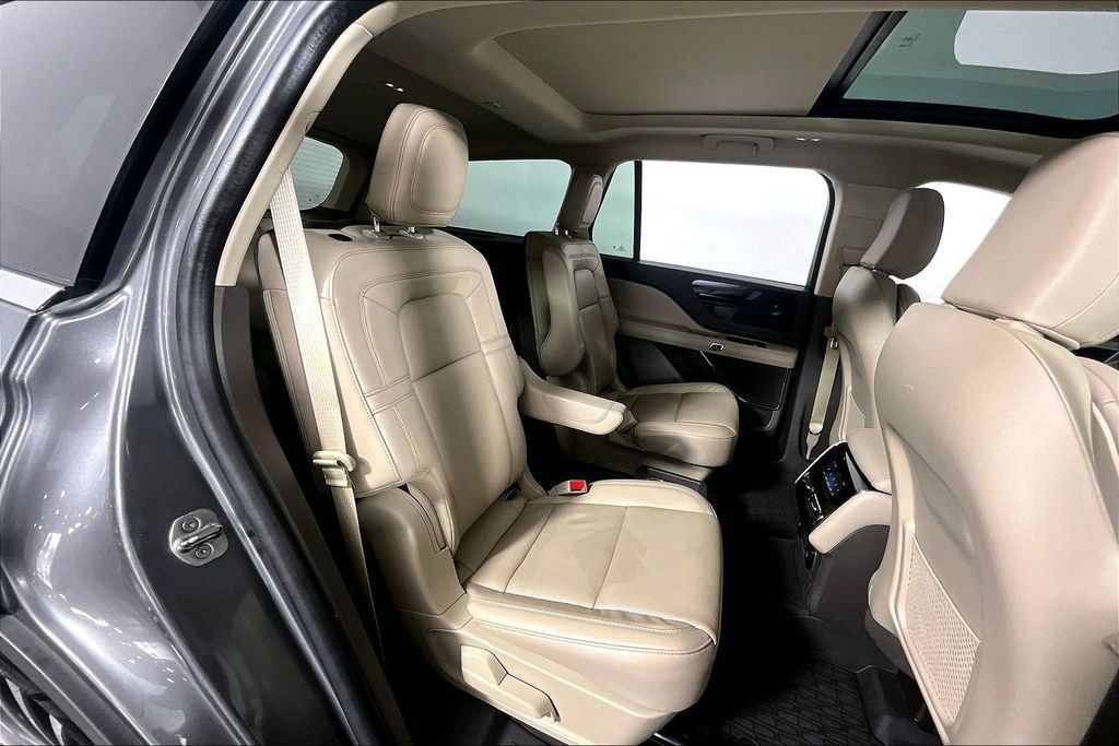 Used 2023 Lincoln Aviator Reserve w/ Equipment Group 201A AWD/4WD image 27