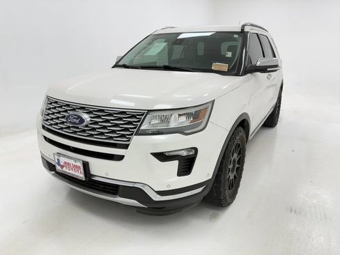 Used 2018 Ford Explorer Platinum AWD/4WD image 4