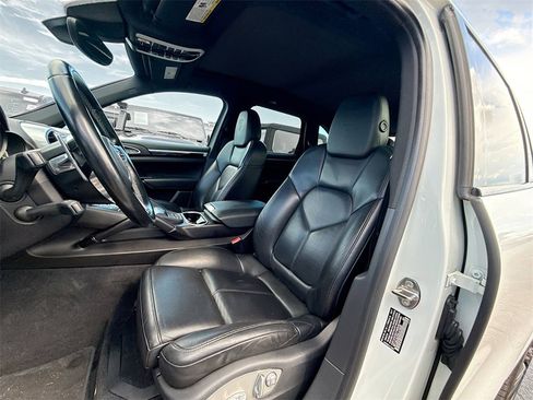 Used 2017 Porsche Cayenne S image 23