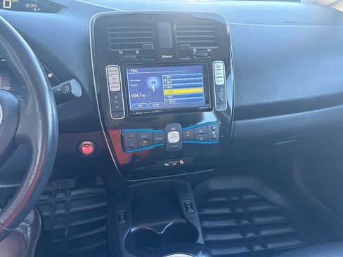 Used 2015 Nissan Leaf SL w/ Premium Package FWD image 12