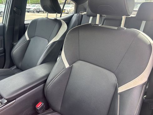 Used 2025 Toyota Camry SE image 34