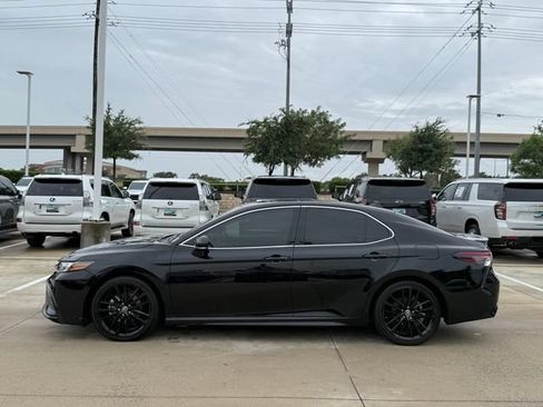 Used 2022 Toyota Camry XSE w/ Cold Weather Package FWD image 5