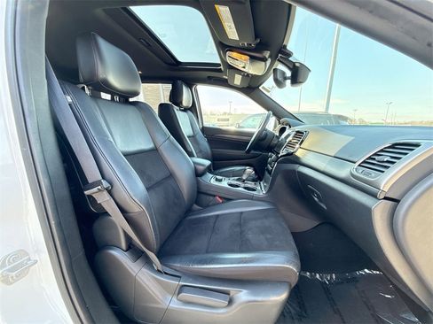Used 2020 Jeep Grand Cherokee Altitude image 25