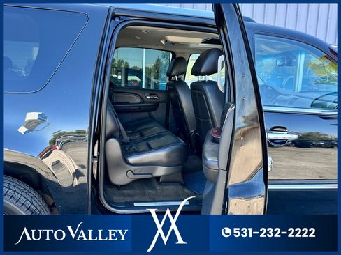 Used 2011 Cadillac Escalade ESV Premium image 25