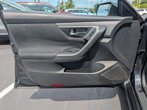 Used 2015 Nissan Altima 2.5 SV FWD image 9