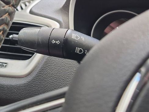 Used 2019 Jeep Compass Latitude w/ Popular Equipment Group FWD image 10
