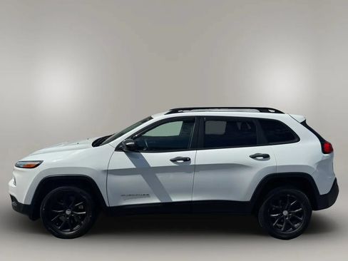 Used 2016 Jeep Cherokee Sport FWD image 5