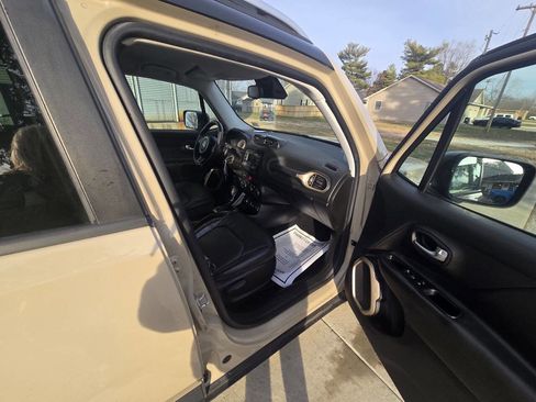 Used 2015 Jeep Renegade Limited image 10