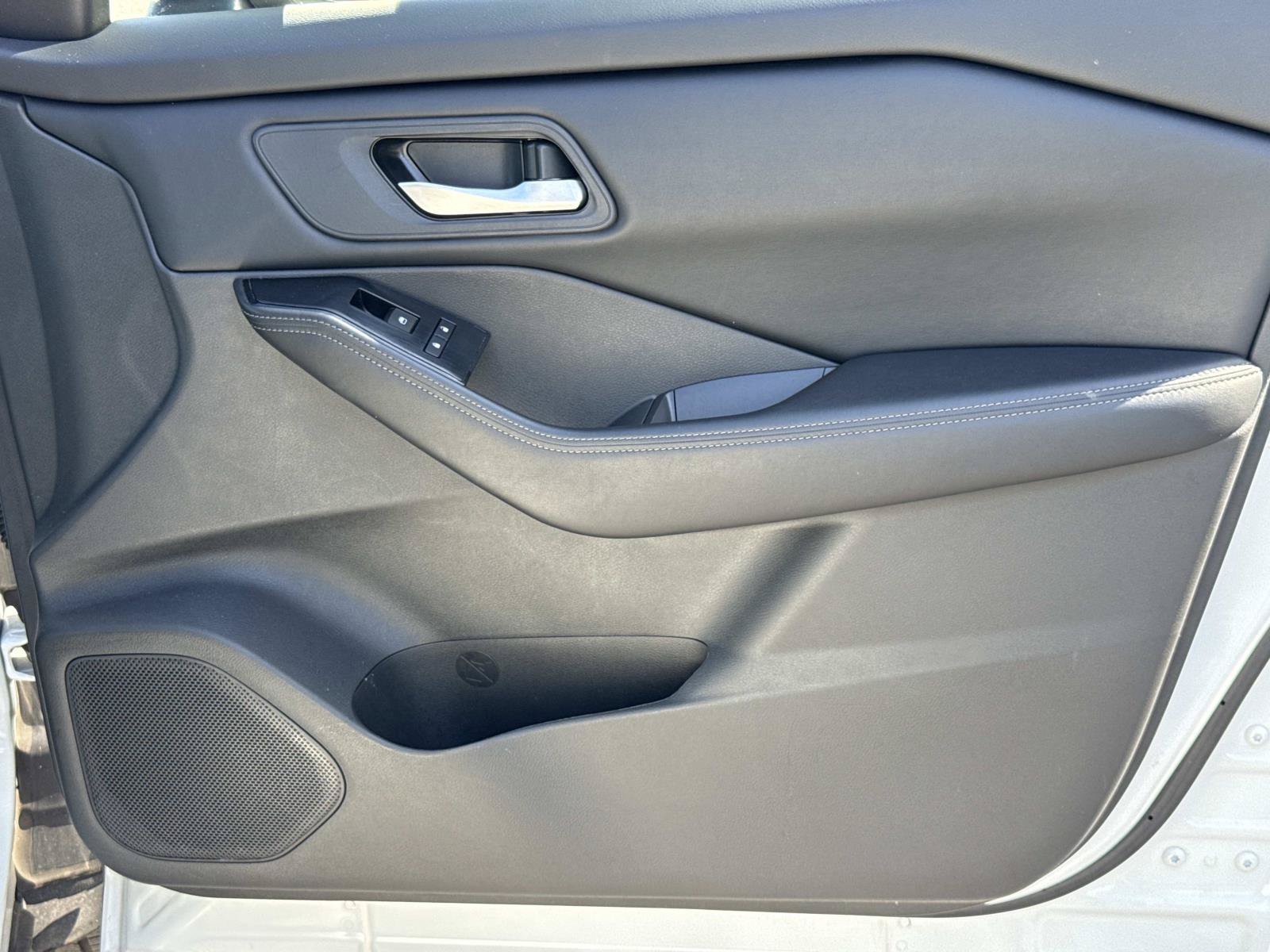 Used 2025 Nissan Rogue SV AWD/4WD image 24