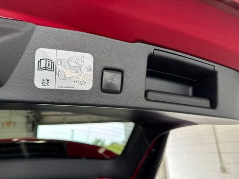 Used 2020 Ford Escape Titanium w/ Titanium Premium Package 2.0 AWD/4WD image 11