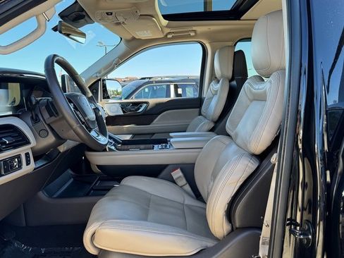 Used 2022 Lincoln Navigator Reserve image 14