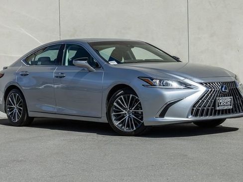 Used 2025 Lexus ES 300h w/ Premium Package image 16