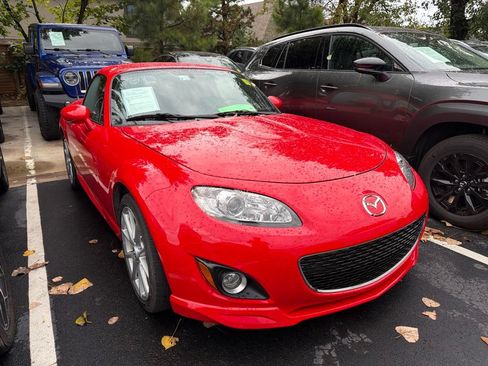 Used 2009 MAZDA MX-5 Miata Grand Touring w/ Premium Pkg RWD image 2
